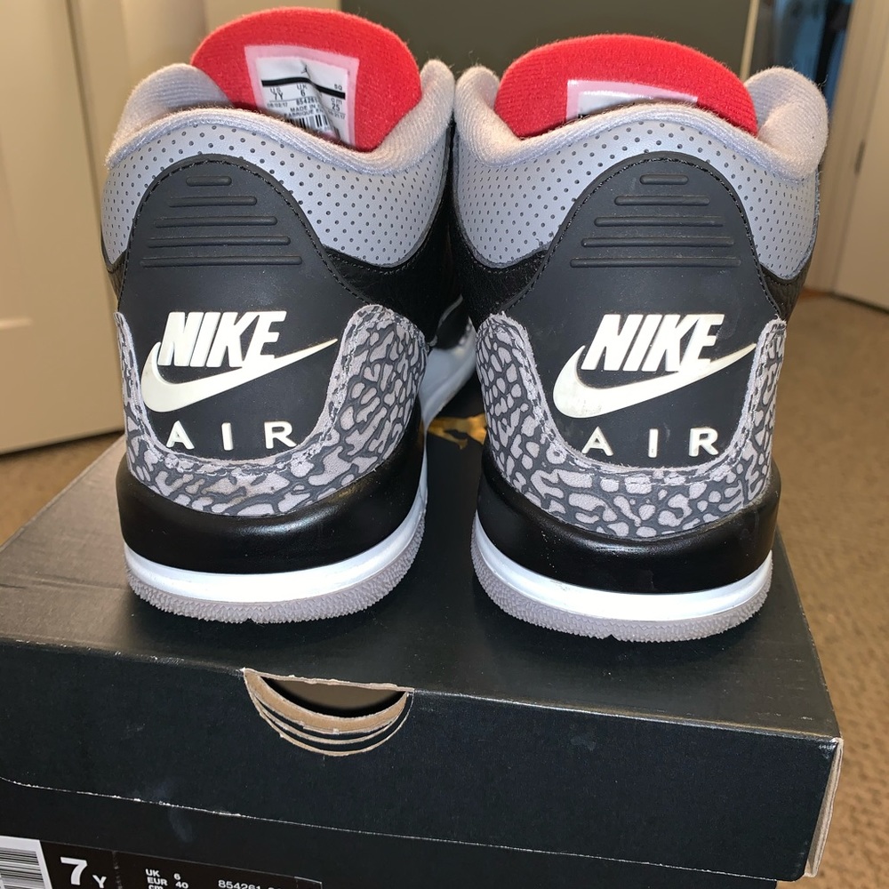 Air Jordan Retro Cement 3 - Picture 4 of 5